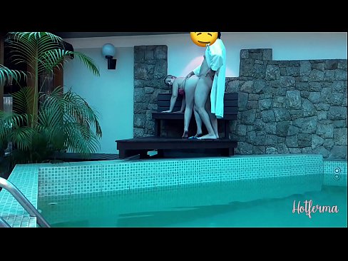 ❤️ Bulla ancillam ad piscinam invitat, sed fervido resistere non potuit Porno vk at la.xxxpornolive.ru